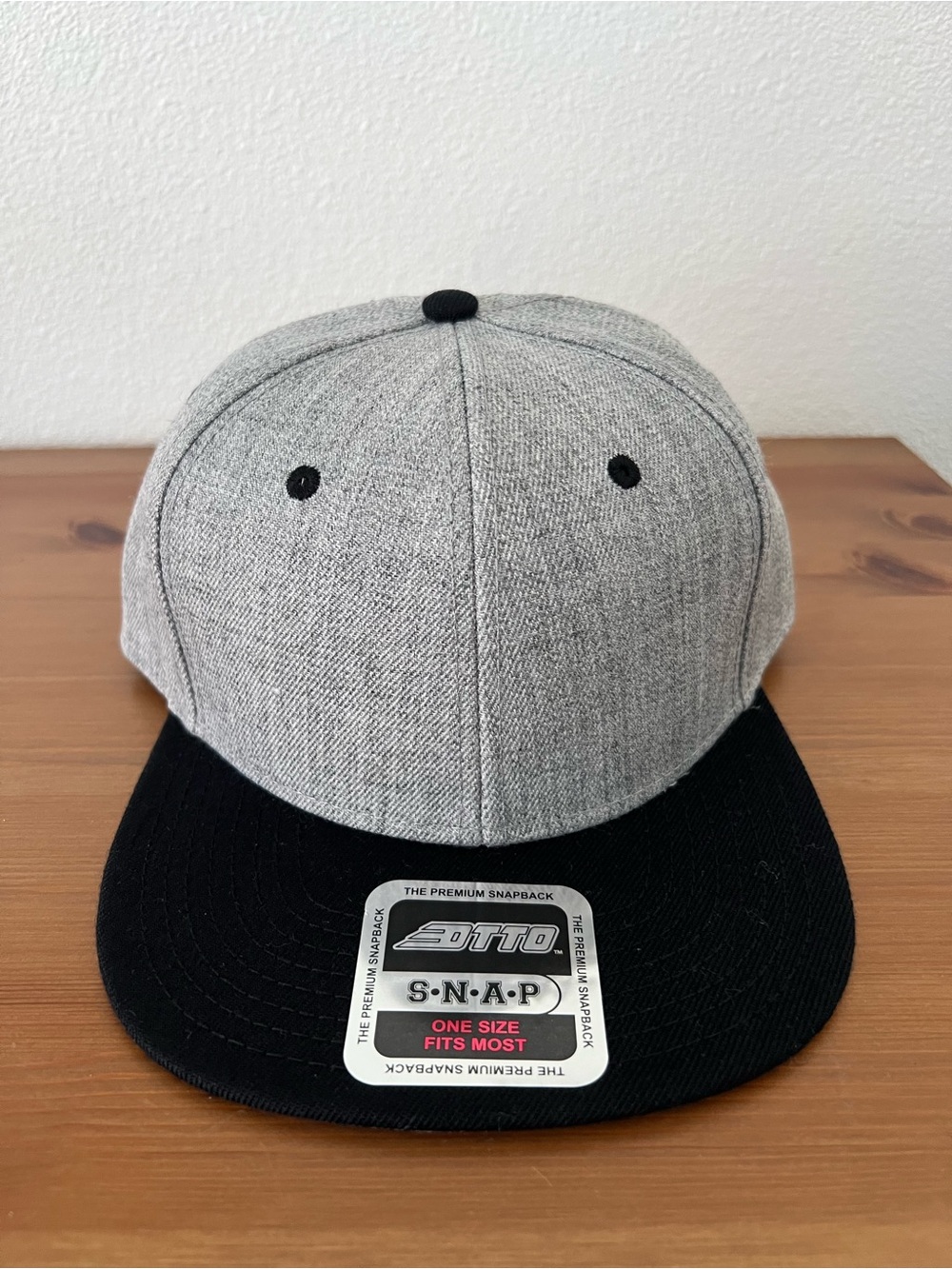 OTTO Cap Gray and Black One Size / Unisex /
6 Panels Snapback Hat